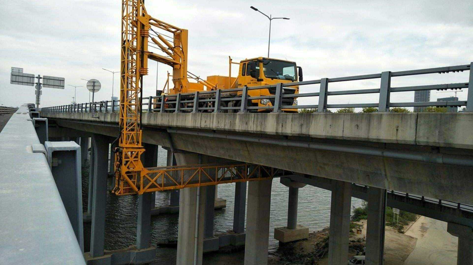 橋梁檢測車