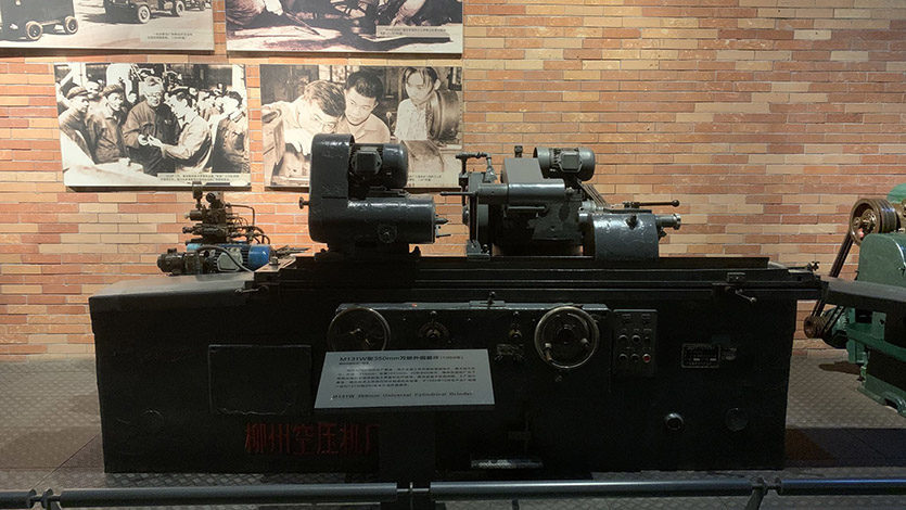 M131W型350毫米萬(wàn)能外圓磨床